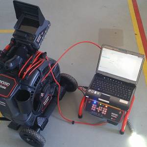 Video monitoring potrubia minikamerou